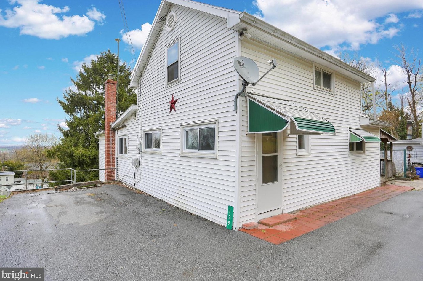 138 Galen Hall Rd, Wernersville, PA 19565-9319