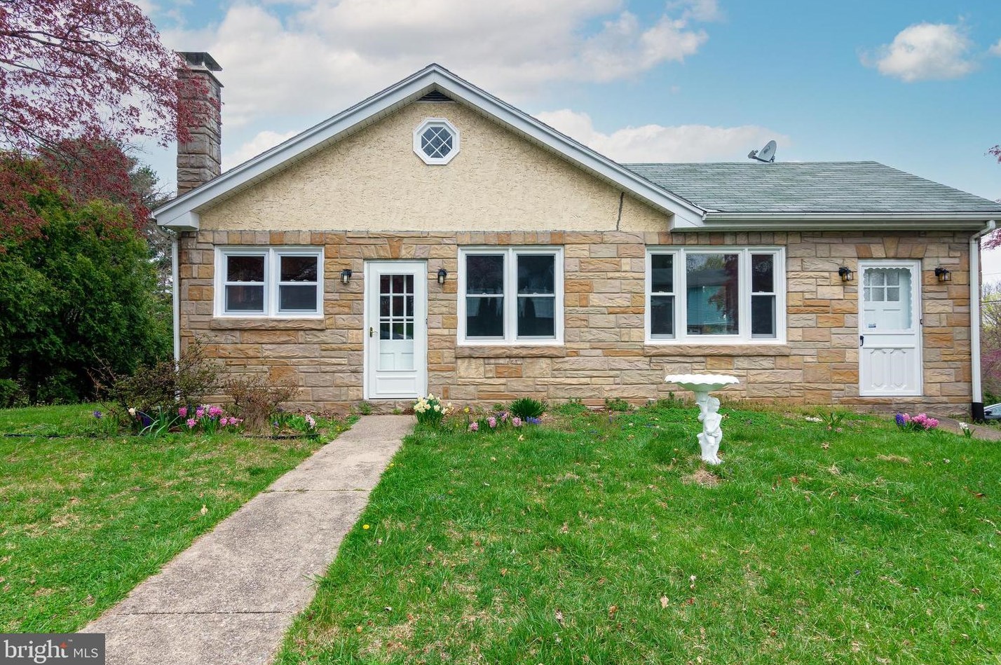 1002 Crestview Ave, Reading, PA 19607-2310