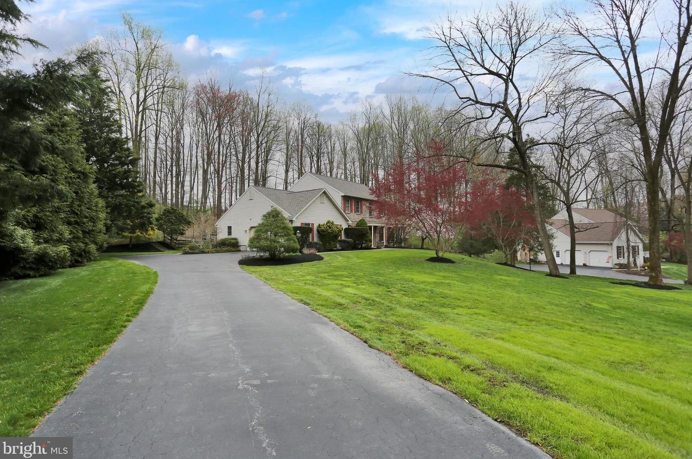 4 Royal Ct, Reading, PA 19607-9323