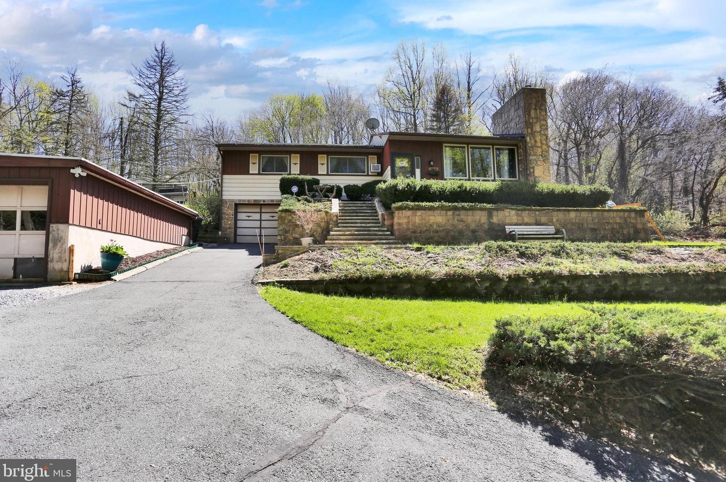 316 Spring Valley Rd, Reading, PA 19605-2728
