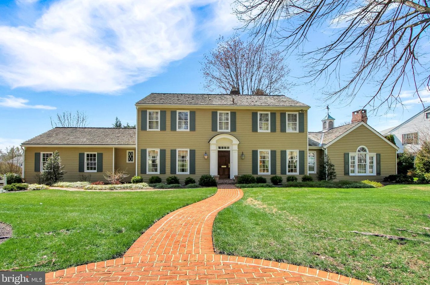 28 Goldfinch Dr, Reading, PA 19610-2855