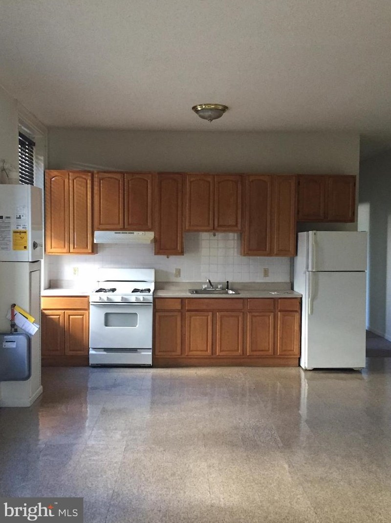 1528 Mineral Spring Rd, Reading PA  19602-2249 exterior