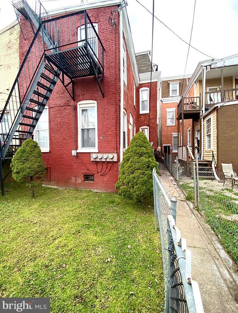 410 Woodward St, Reading, PA 19601-2867