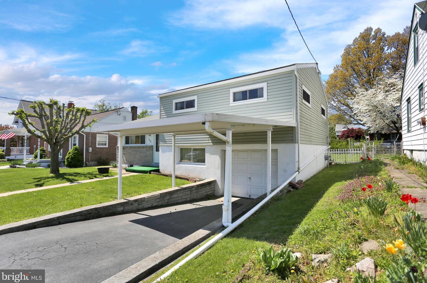 3308 Ridgeway St, Reading, PA 19605-2651