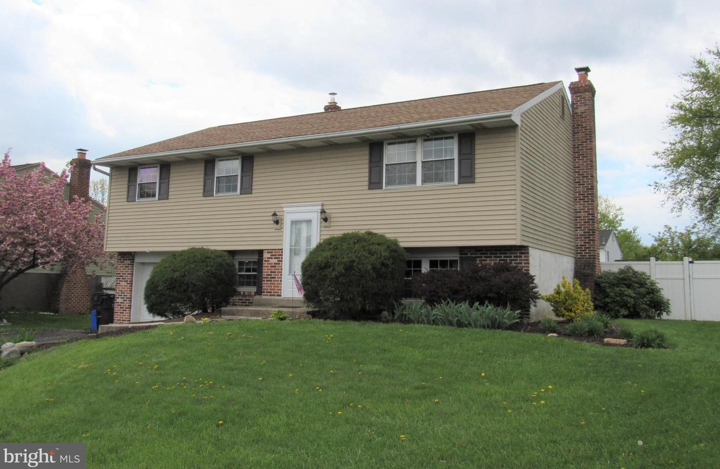 790 Mimosa Ln, Reading, PA 19606