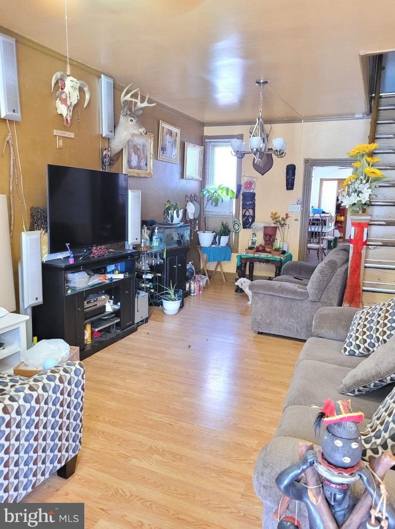 827 Pear St, Reading, PA 19601-2003