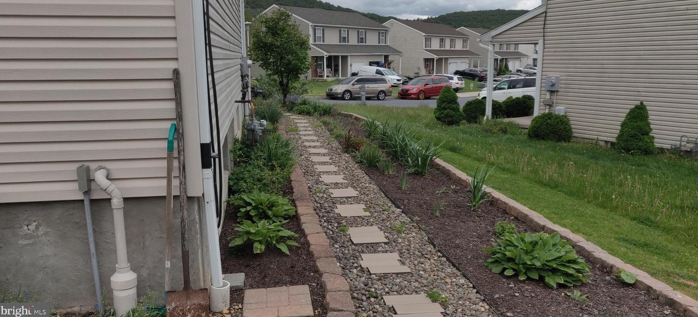 1036 Alexander Dr, Spring Valley, PA 19560