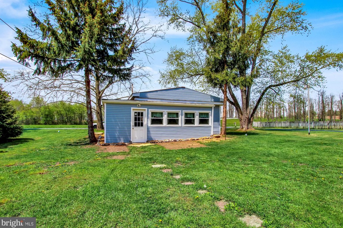 56 Amity Ave, Douglassville PA  19518-8963 exterior