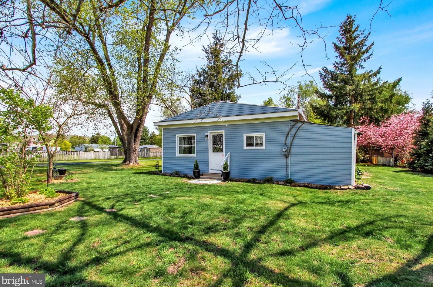56 Se Amity Ave, Douglassville, PA 19518