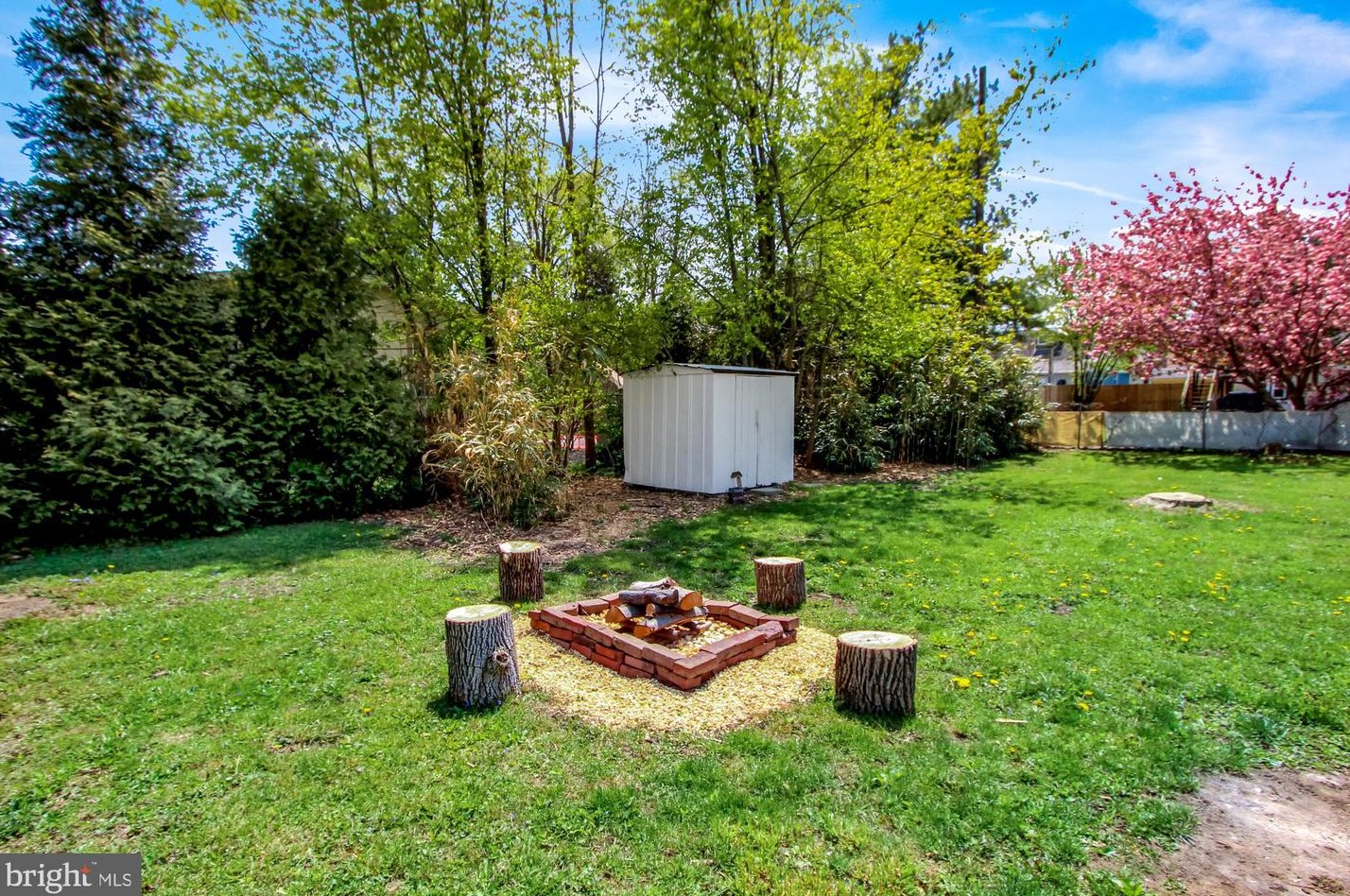 56 Amity Ave, Douglassville PA  19518-8963 exterior