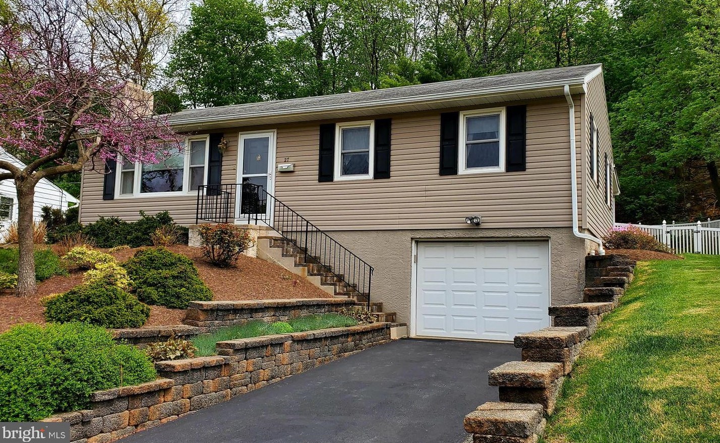 27 34th St, Reading, PA 19606-2908