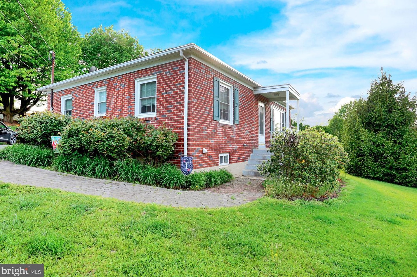 2004 Cedar Top Rd, Reading, PA 19607-9346