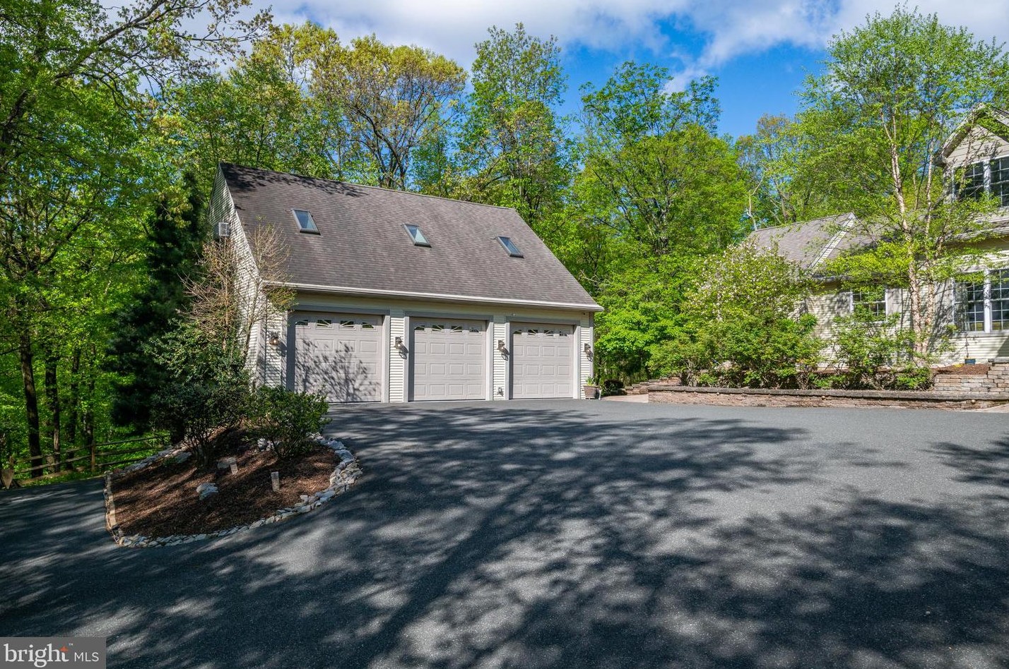 2314 Herb Rd, Spring Valley, PA 19560