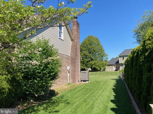 1512 Colony Dr, Reading, PA 19610-1145