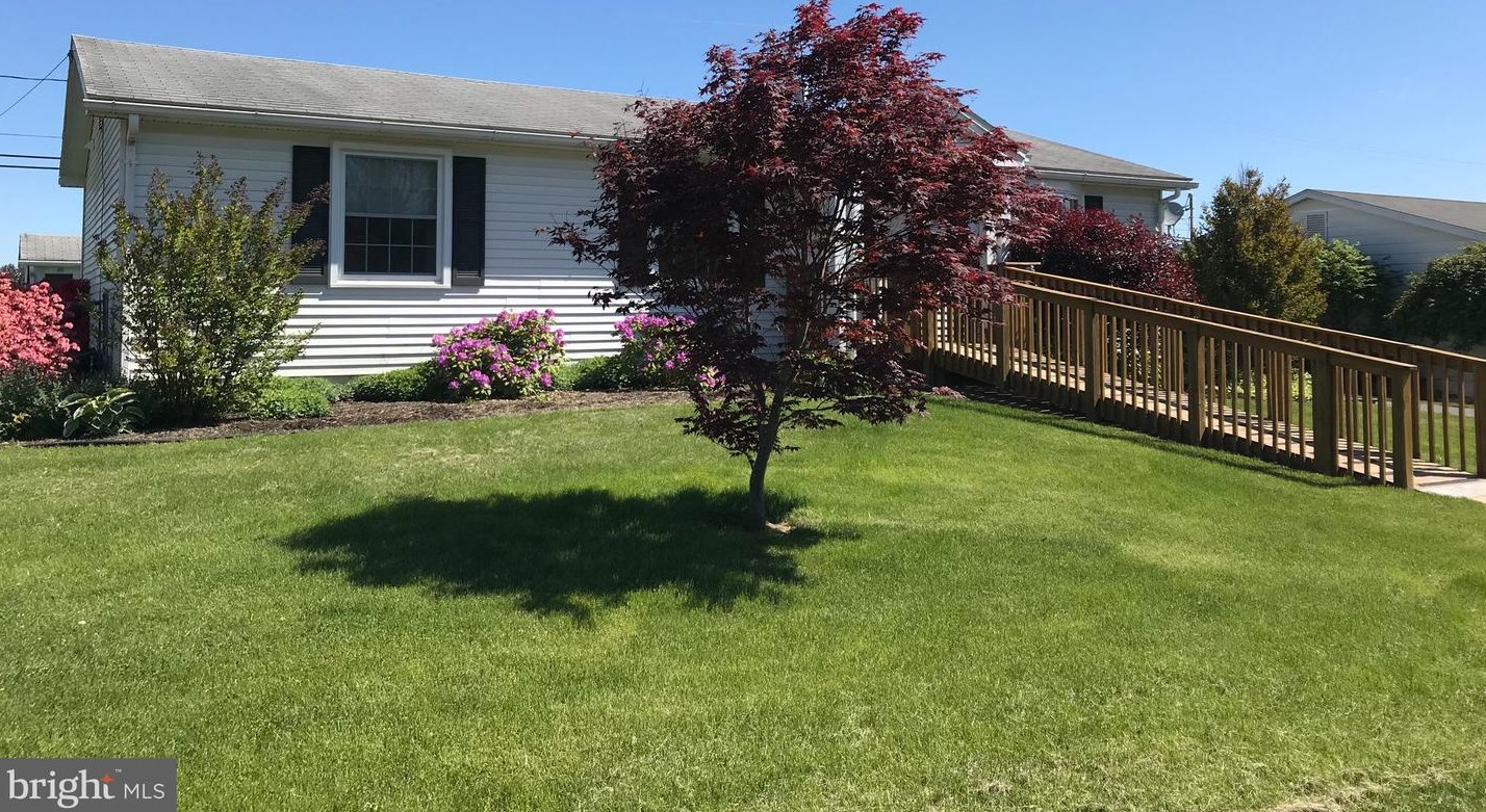13 Maywood Ave, Reading, PA 19608-9756