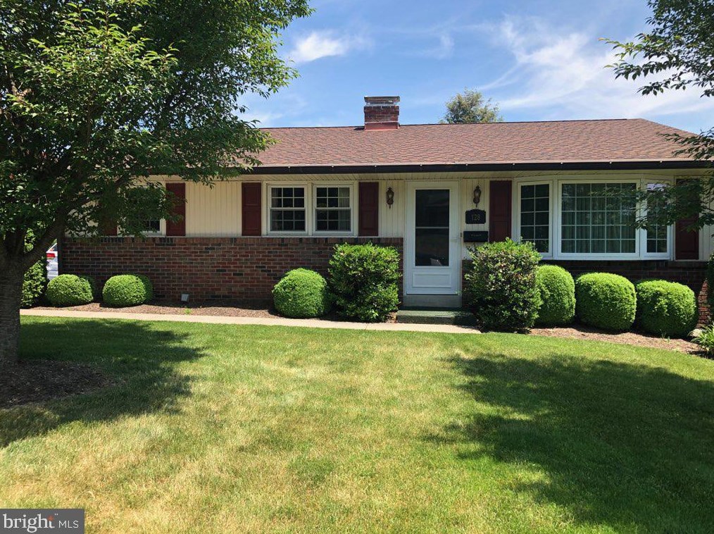 128 Crest Dr, Spangsville, PA 19512-1419
