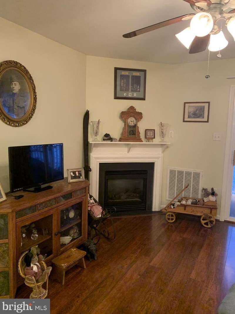 72 Christine Dr, Reading, PA 19606-3388