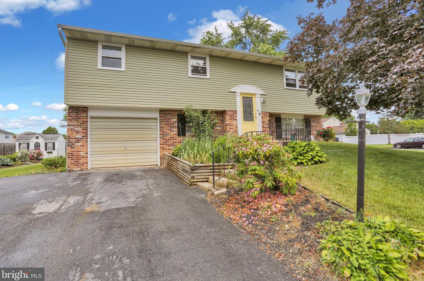 4923 Apple Dr, Reading, PA 19606-3442
