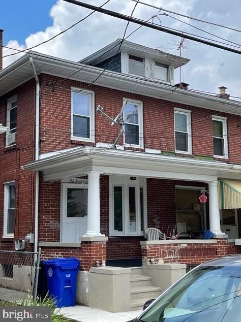 223 Brookline St, Reading, PA 19611-1605