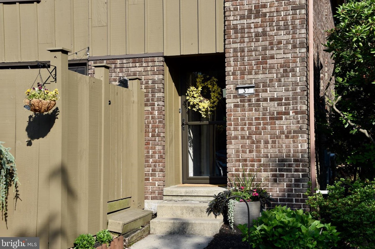37 Tee Cir, Reading, PA 19607-3346