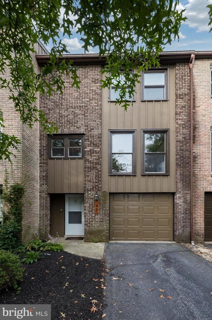 47 Tee Cir, Reading, PA 19607-3346