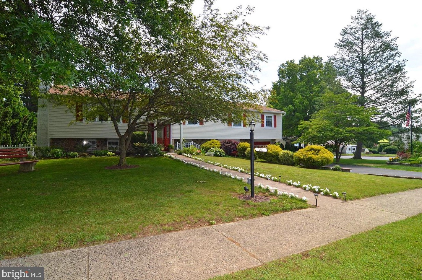 102 Michele Dr, Reading, PA 19606-2443