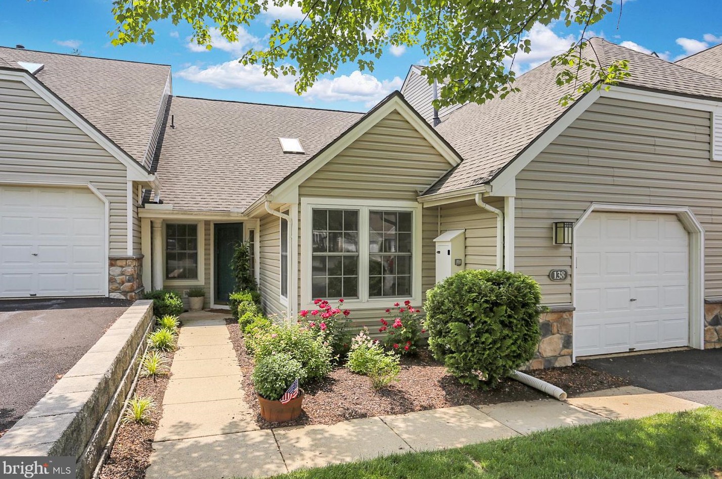 138 Hawthorne Ct, Reading, PA 19610-1034