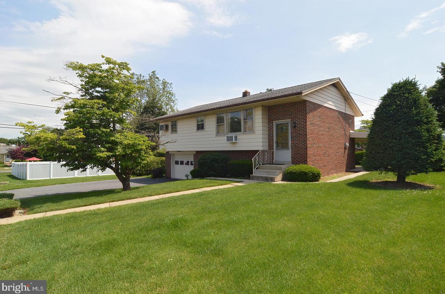 1722 Crowder Ave, Reading, PA 19607-2912
