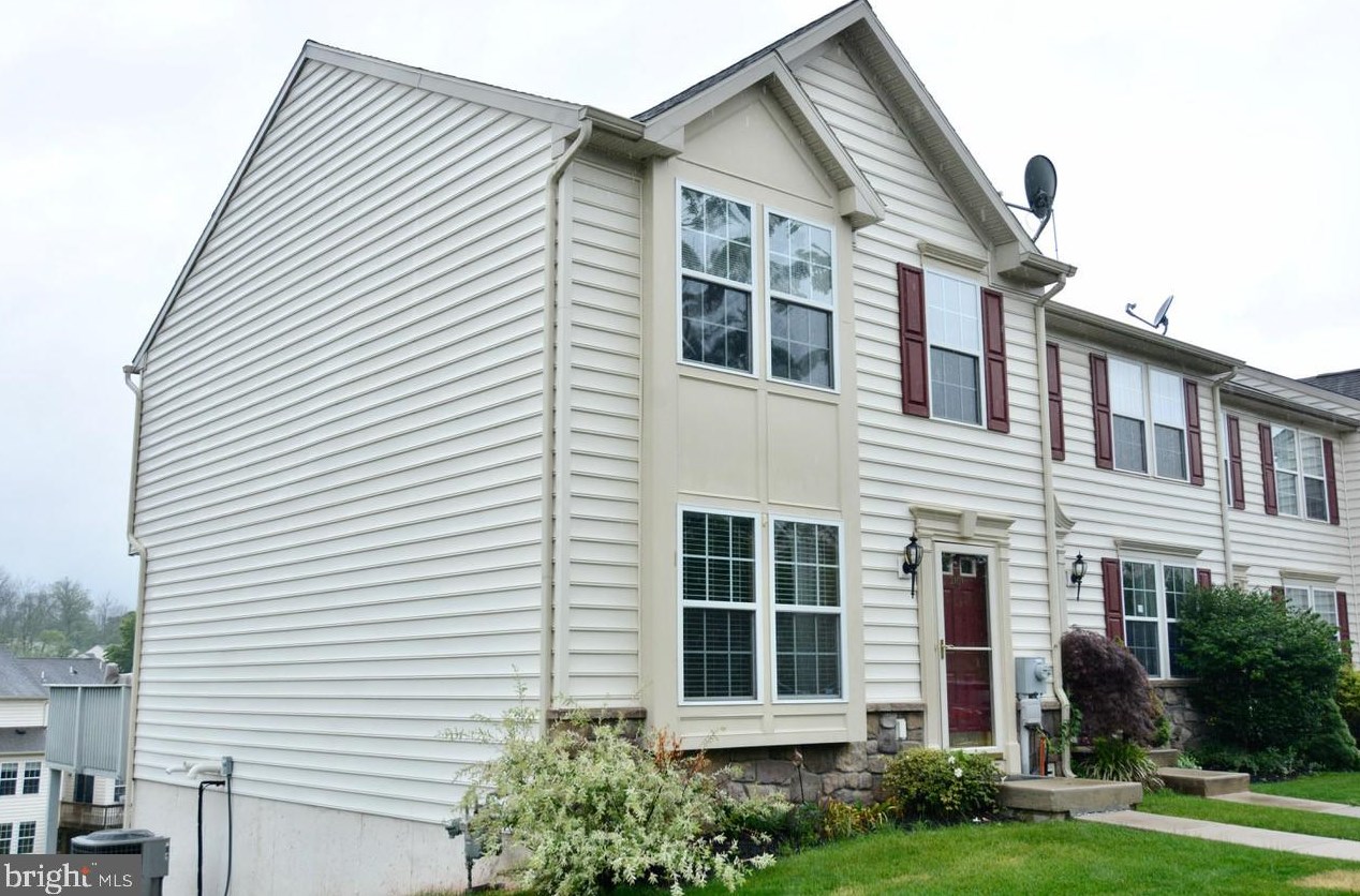 2101 Orchard View Rd, Reading, PA 19606-4414