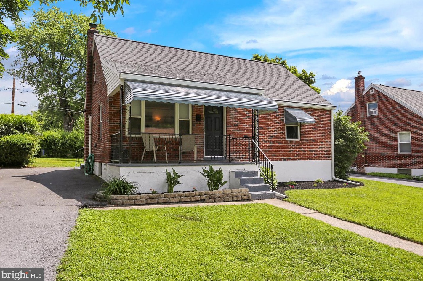 2041 Dennis Dr, Reading, PA 19601-1133