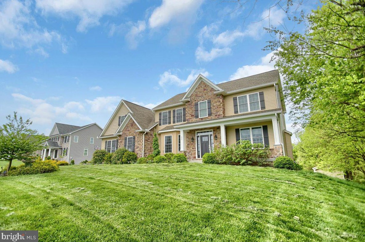 226 Skyline Dr, Navy Sup Dpt, PA 17050-1754