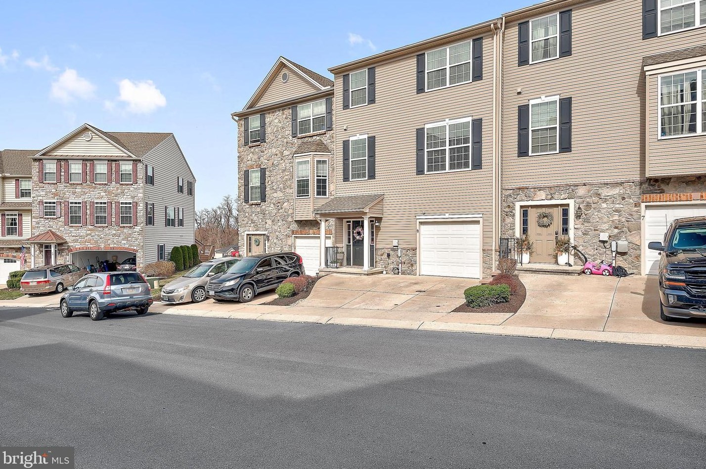 9 Indiana Cir, Lemoyne, PA 17043