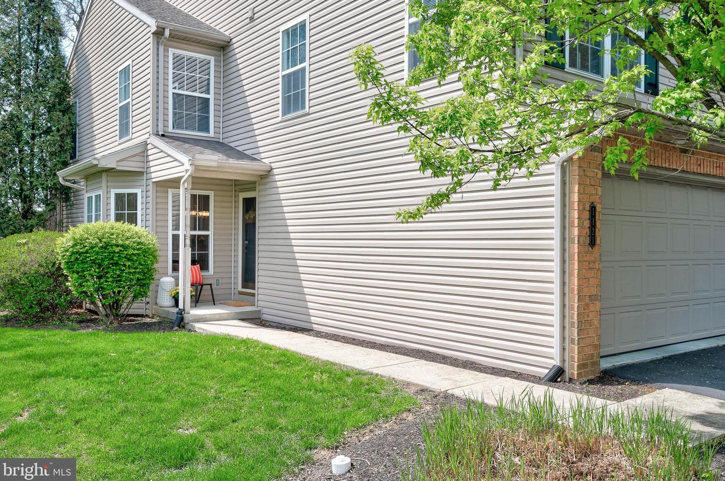 1121 Sandpiper Ct, Navy Sup Dpt, PA 17050-8334