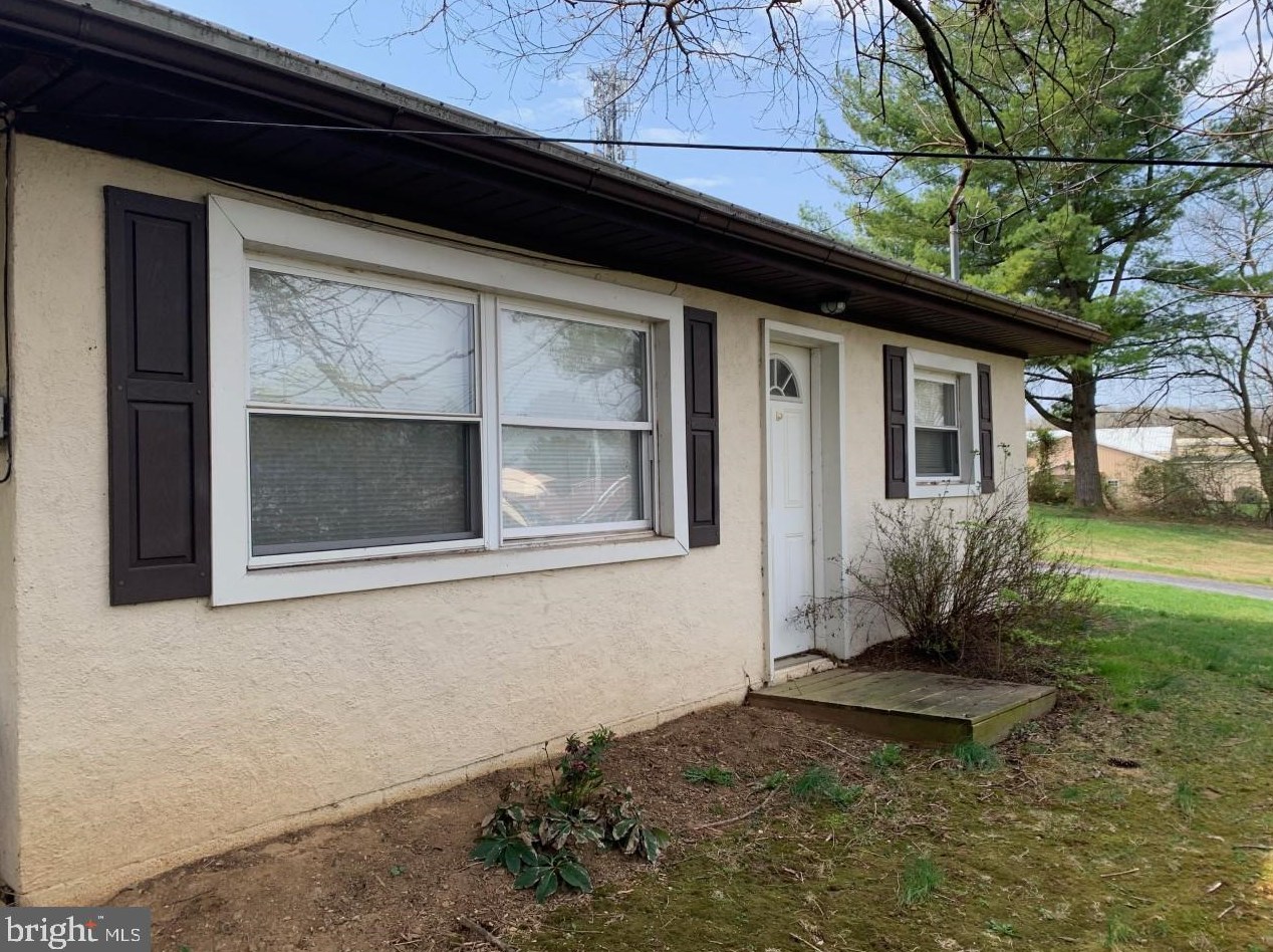 933 Nixon Dr, Navy Sup Dpt, PA 17055