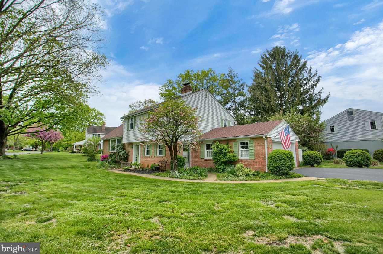 424 Blacklatch Ln, Camp Hill, PA 17011