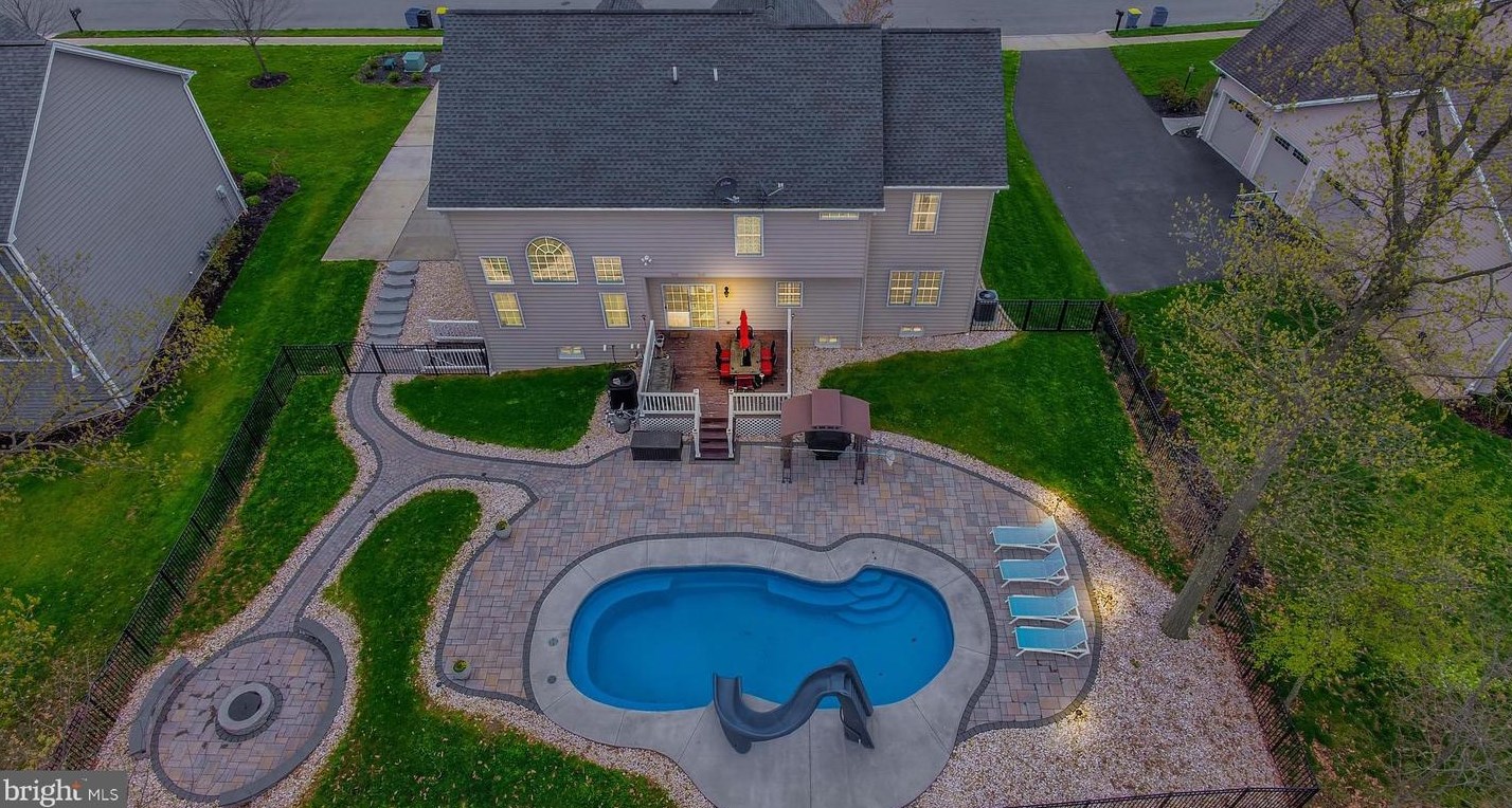 27 Balfour Dr, Navy Sup Dpt, PA 17050
