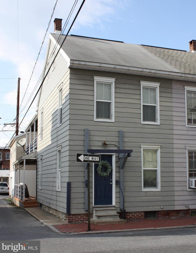 10 W Locust St, Navy Sup Dpt, PA 17055
