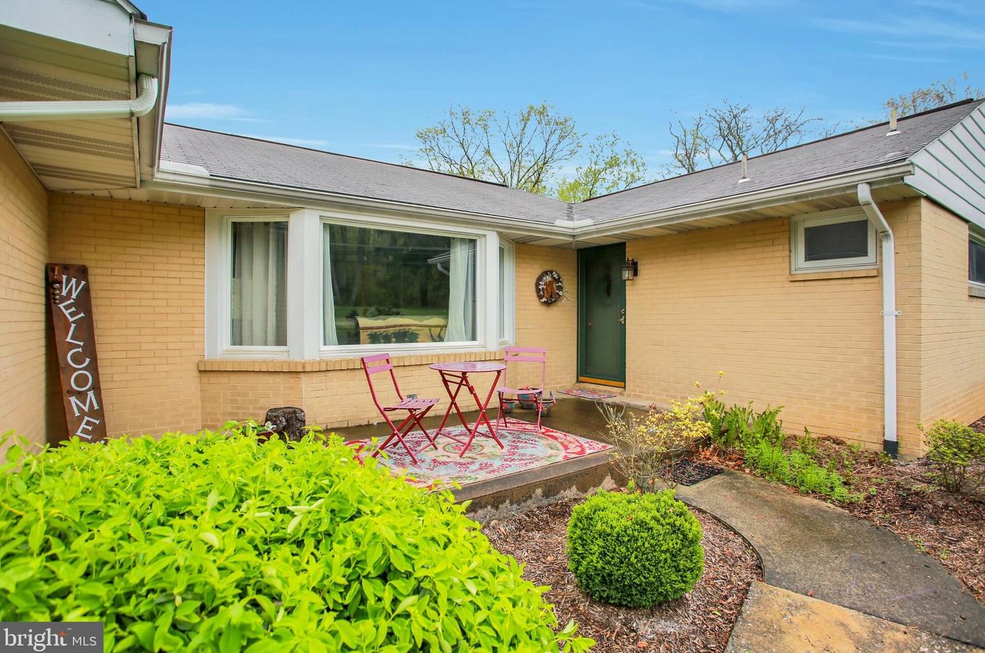809 Meadow Ln, Camp Hill, PA 17011