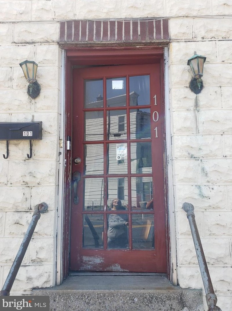 101 York St, Navy Sup Dpt PA  17055-6220 exterior