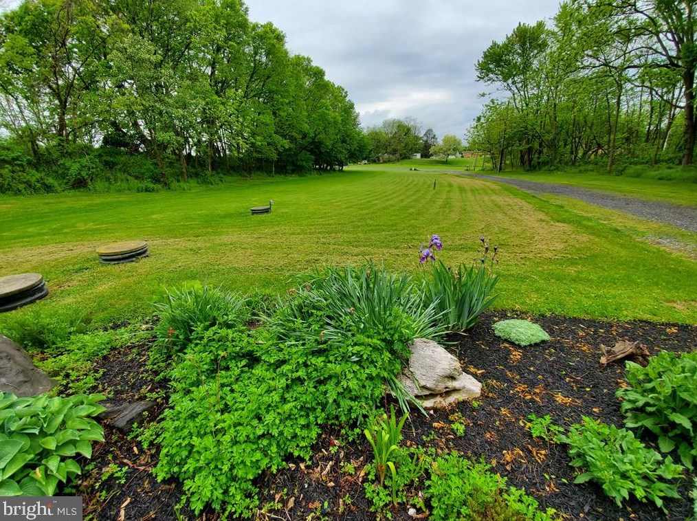 17 Hickorytown Rd, Carlisle, PA 17015