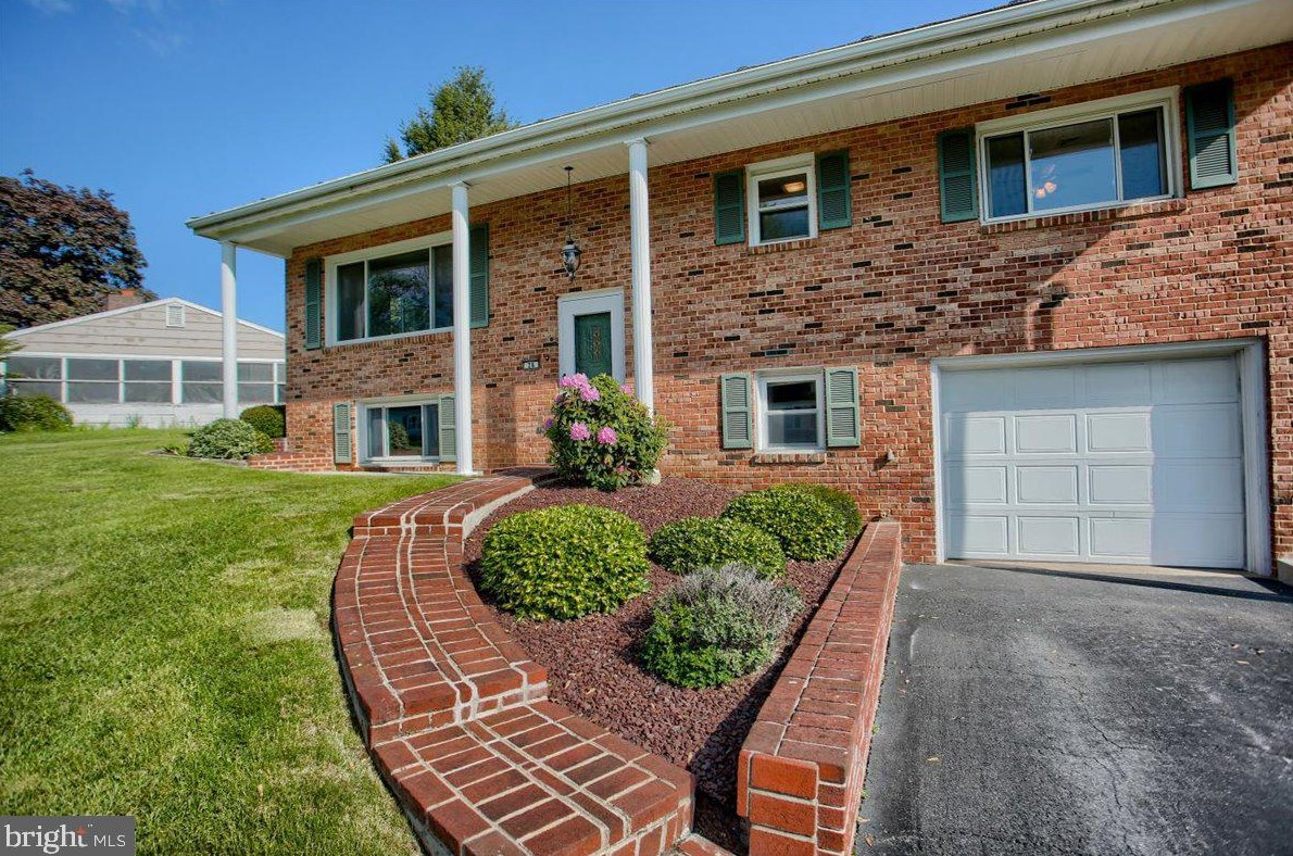 26 Laurel Dr, Navy Sup Dpt, PA 17055