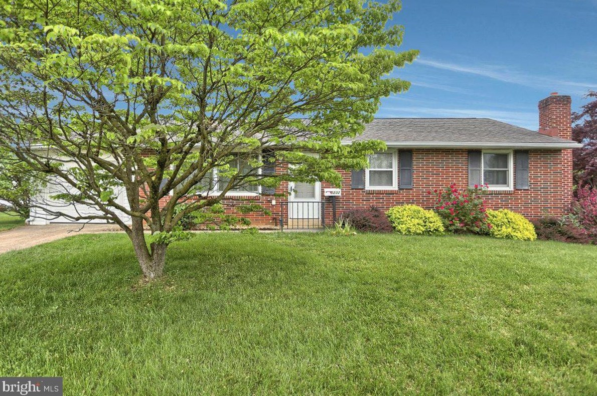 5232 Stuart Dr, Navy Sup Dpt, PA 17055