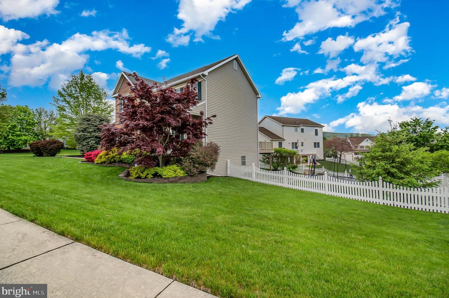5495 Eagles Ridge Ln, West Enola, PA 17025