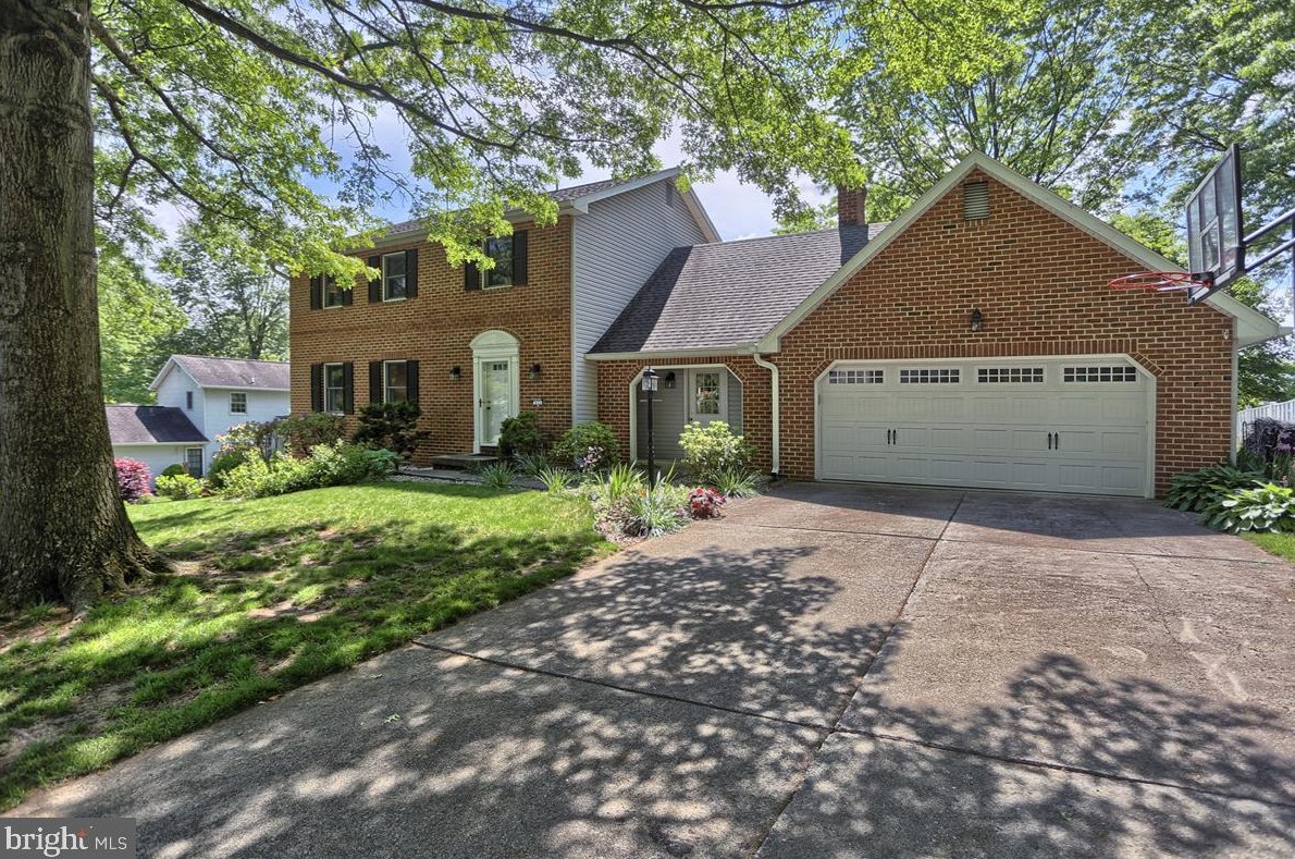 923 Willshire Dr, Navy Sup Dpt, PA 17050