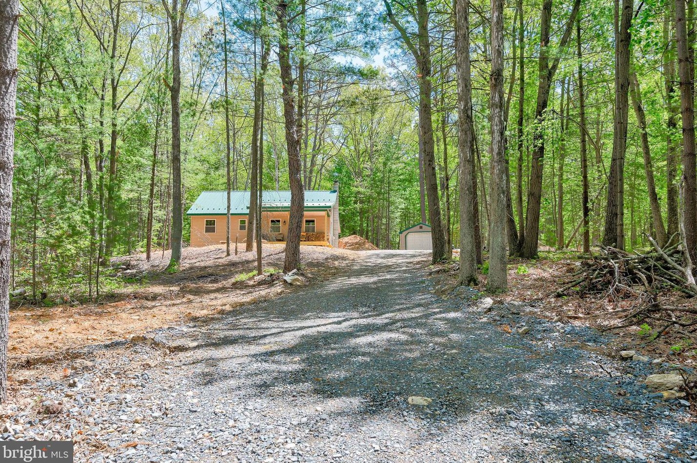 406 Pine Grove Rd, Toland, PA 17324