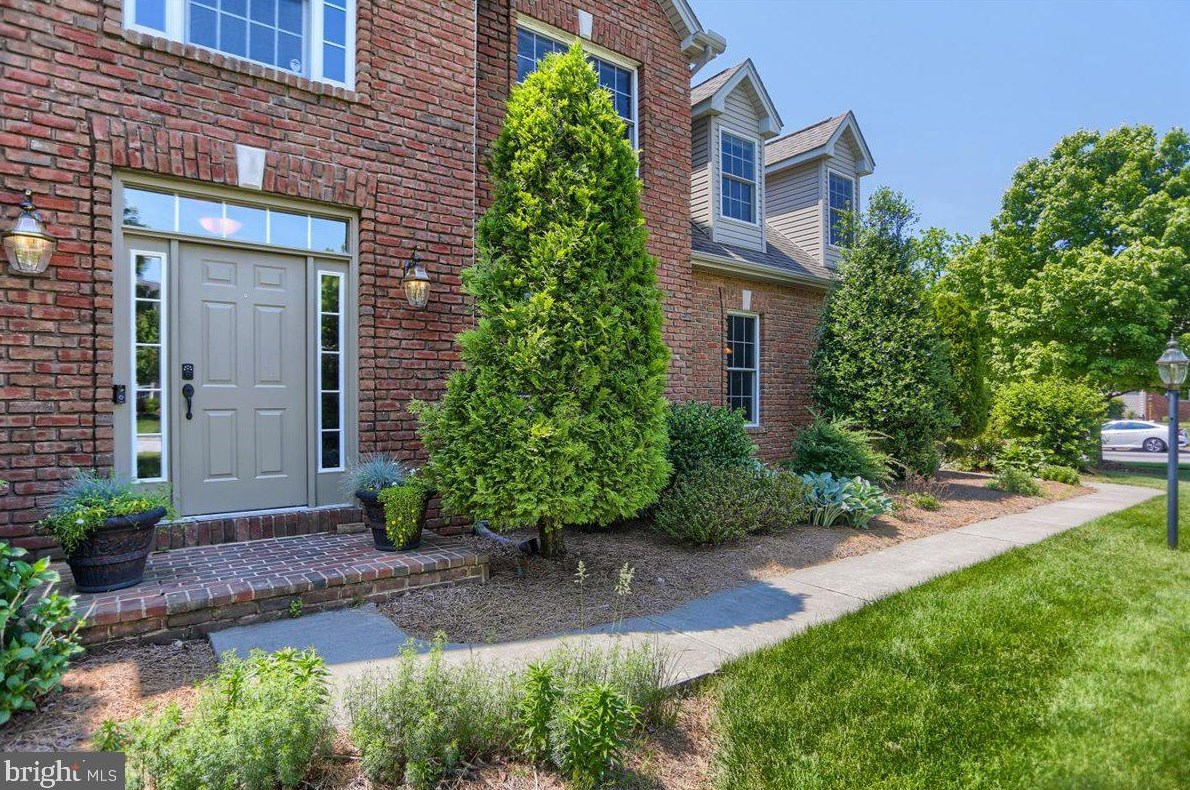 21 W Mulberry Hill Rd, Carlisle, PA 17013
