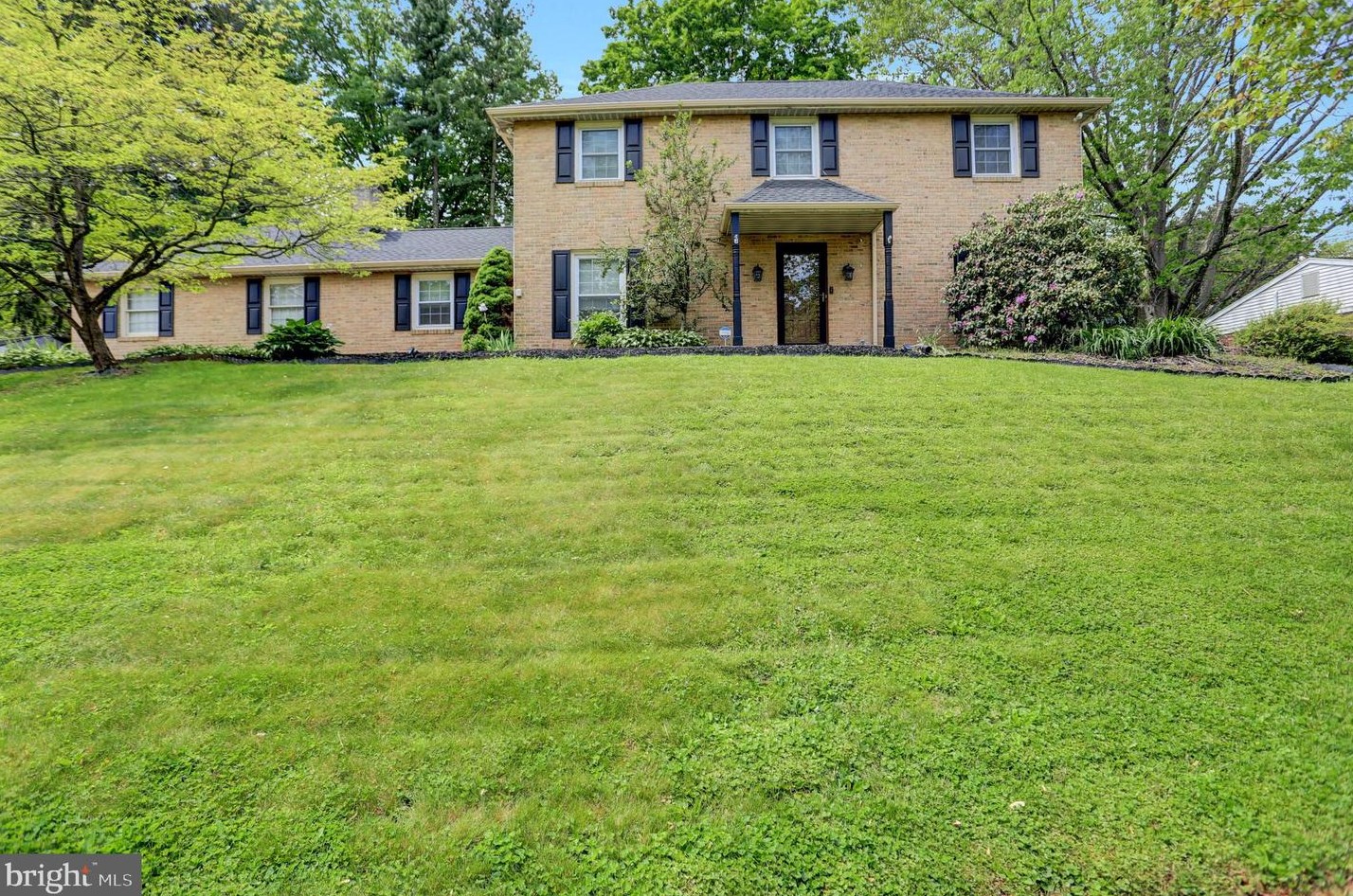 323 Lamp Post Ln, Camp Hill, PA 17011