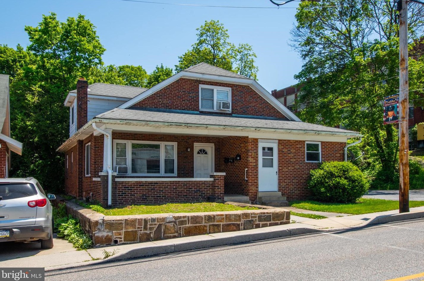 56 S Enola Dr, West Enola, PA 17025