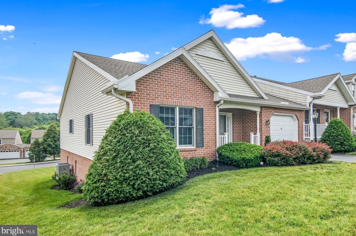 22 Redbud Dr, Navy Sup Dpt, PA 17050