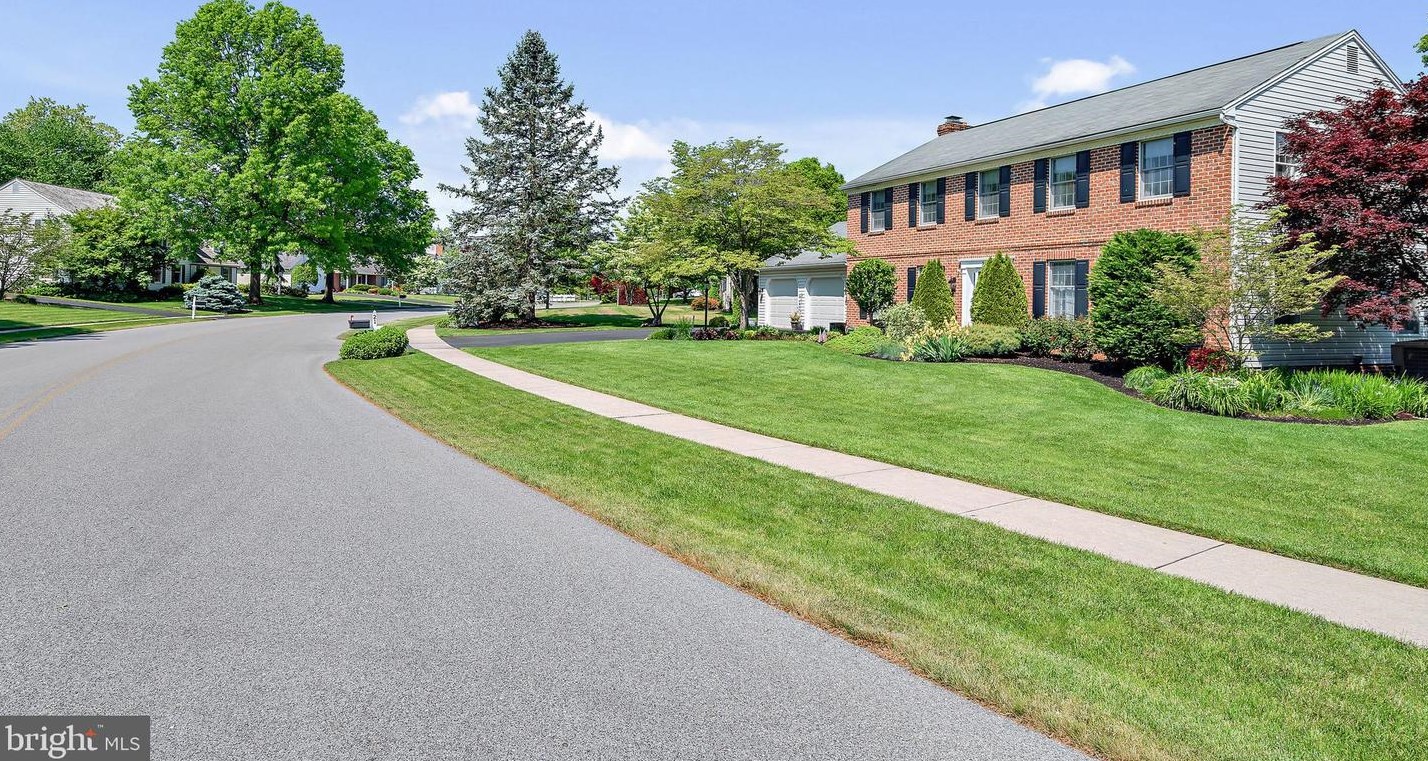 21 Strayer Dr, Carlisle, PA 17013